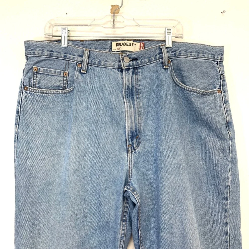 Levis 550 Relaxed Fit Light Wash Denim Jeans Mens 40x30 (fit 40x29) Tapered